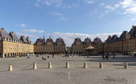 Vue de la place Ducale de Charleville Mézières