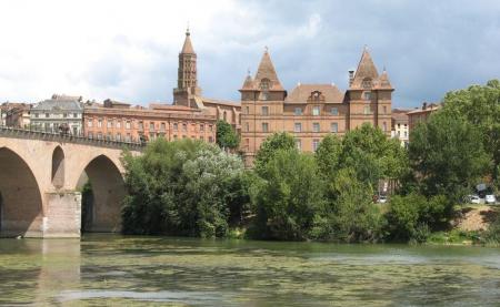Vue de la ville de Montauban depuis le Tarn