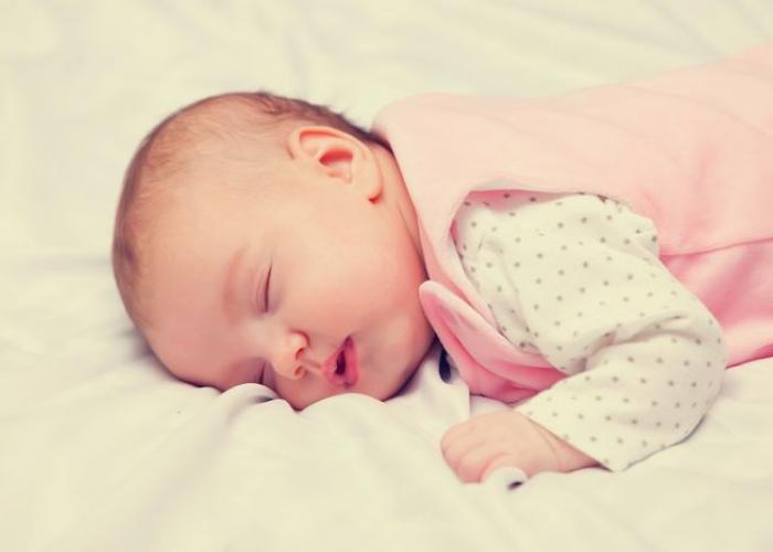 Bébé en train de dormir paisiblement