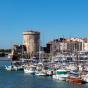 Photo de La Rochelle avec son port, ses tours et ses bateaux