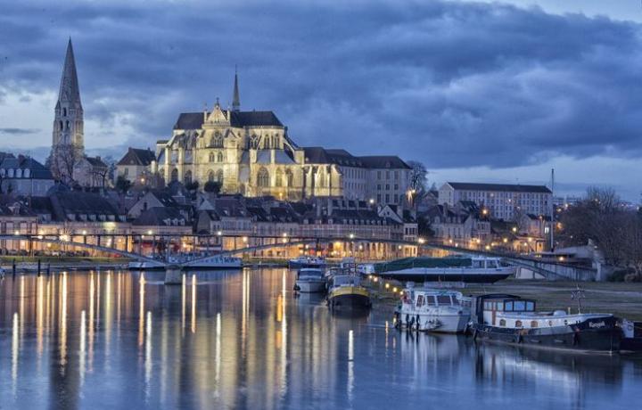 Auxerre vue de la ville de nuit