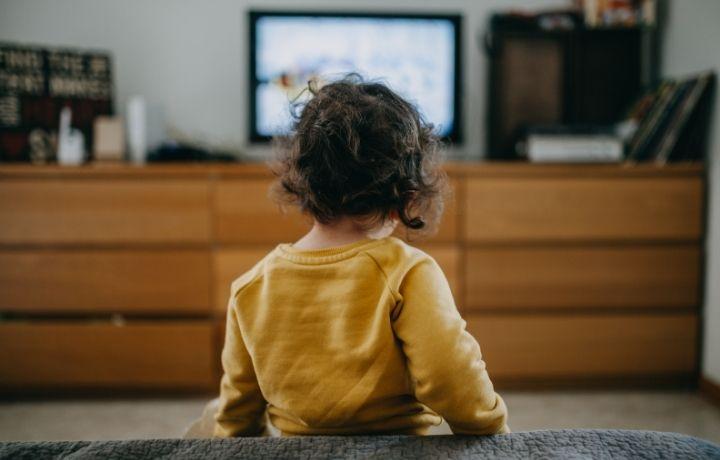 Garde d'enfant qui répond à des besoins spécifiques : télétravail, vacances scolaires, horaires décalés, week-end...