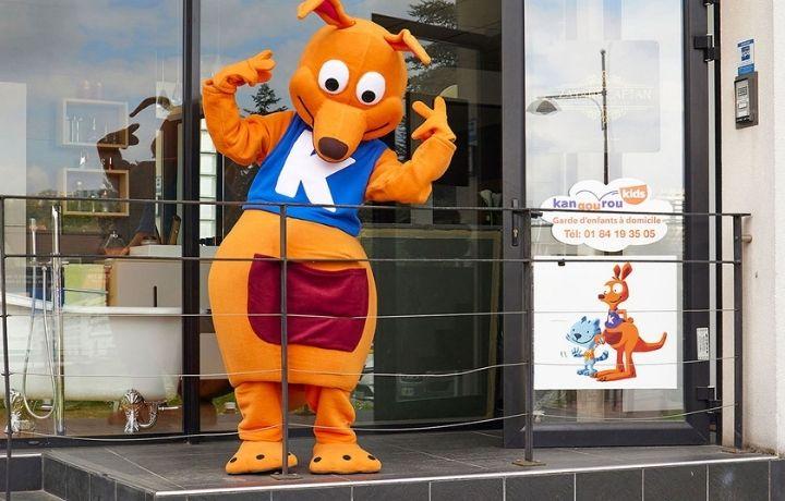 Vitrine extérieure de l'agence Kangourou Kids de Châtenay-Malabry