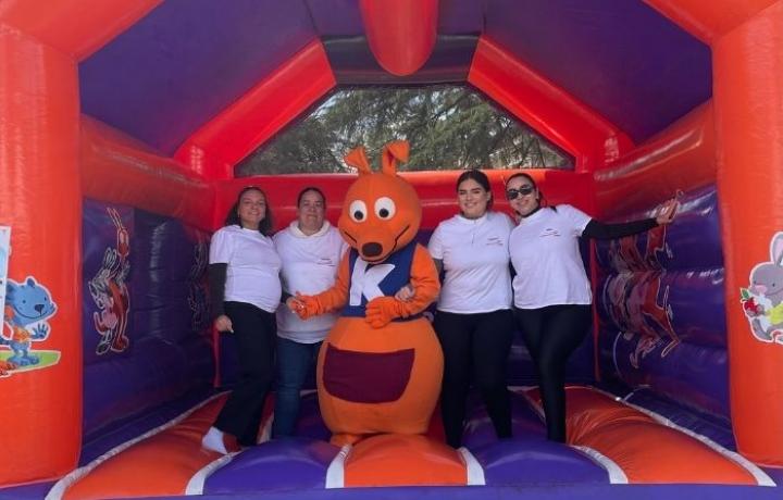 Photo de l'équipe commerciale qui compose l'agence Kangourou Kids de Mérignac
