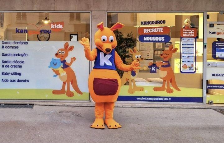 Vitrine extérieure de l'agence Kangourou Kids de Paris Sud Ouest