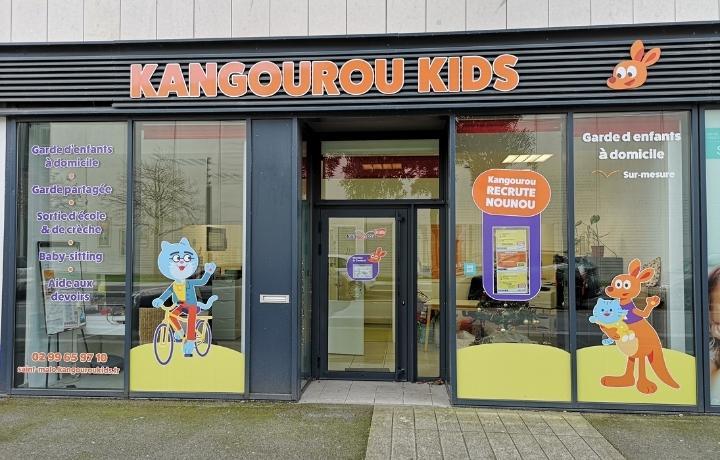 Vitrine extérieure de l'agence Kangourou Kids de Saint-Malo