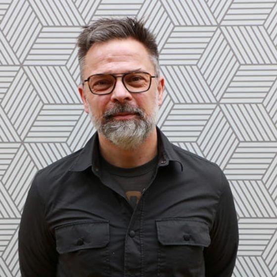 Portrait de Marc Breschi, gérant des agences Kangourou Kids de Cergy, Chatou et Conflans-Sainte-Honorine